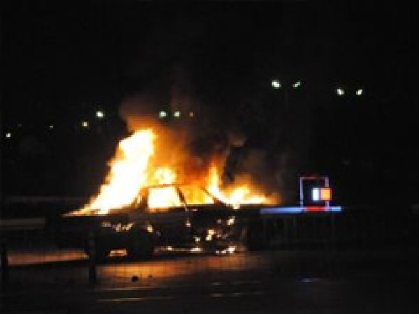 Tarsus'ta Araç Yakan PKK'lılara Tepki