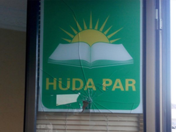 Kızıltepe HÜDA PAR İlçe Binası Yakıldı