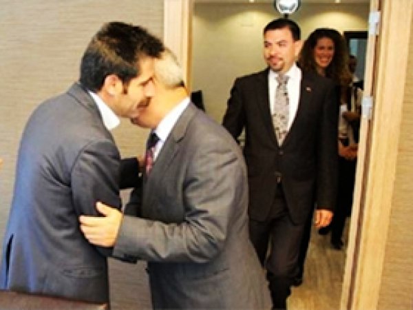 Espinoza, Amerika'nın Bölge Valisi mi?
