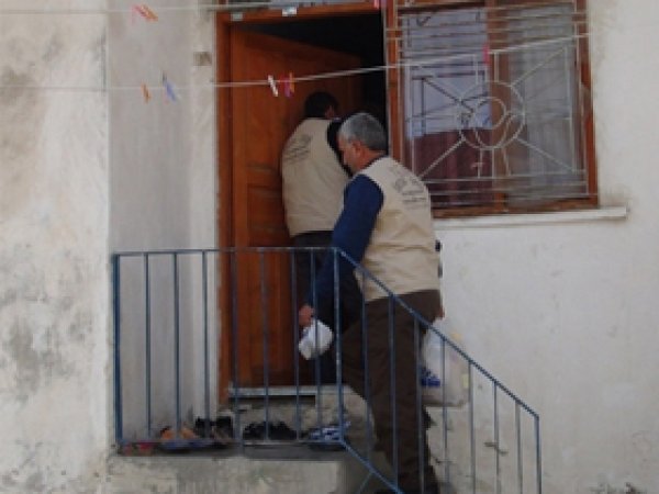 Yeni İhya-Der'den Fakir Ailelere Gıda Yardımı 
