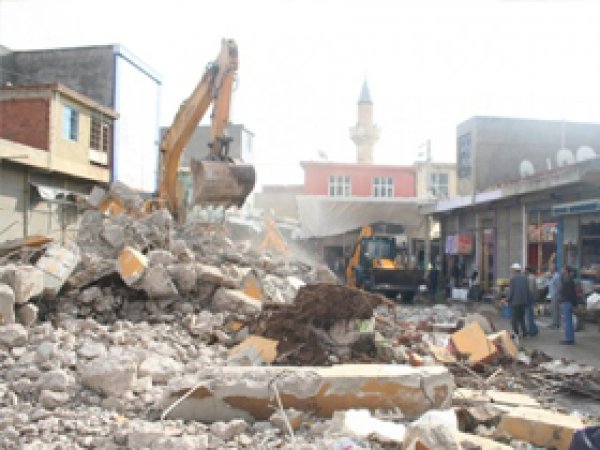 Tarihi Yoğurt Meydanı Yıkıldı