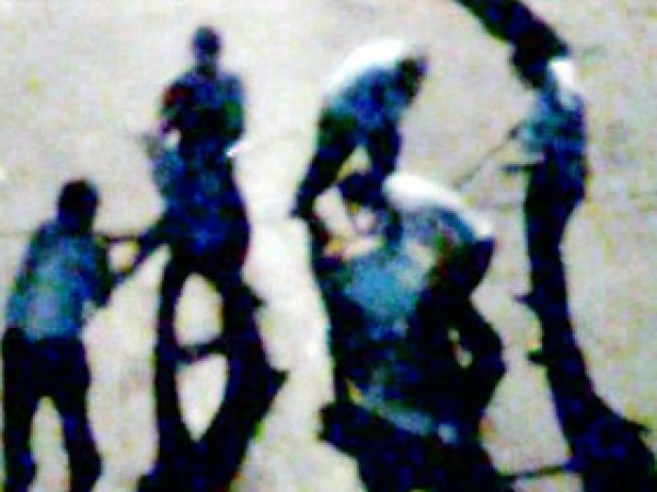 Dayakçı Polislere Hapis Cezası