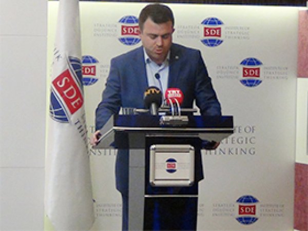 'Kürtlerin Hak Talepleri Şeriat Eksenli Olmuştur'