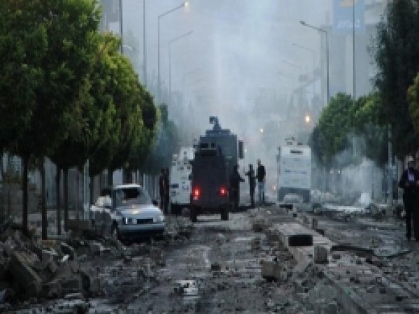 HDP/PKK'liler Diyarbakır'da Taşkınlığa Başladı 