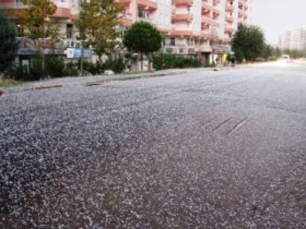 Diyarbakır'da Şiddetli Sağanak Yağış ve Dolu