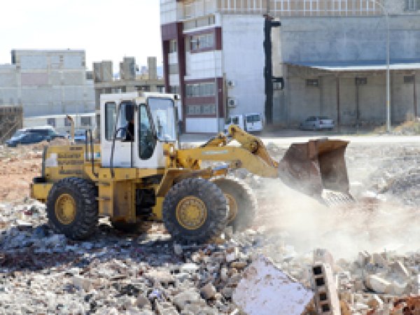 Gaziantep'te Boş Arsalar Temizleniyor 