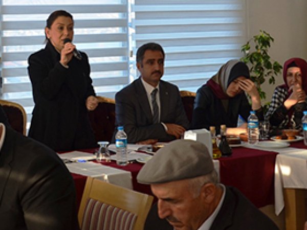 AK Parti Toplantısına Damga Vuran Duyuru 
