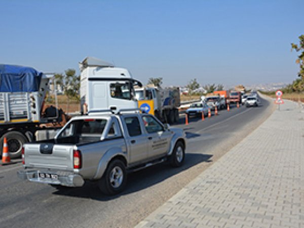 Yol Çalışmaları Trafiği Aksatıyor 