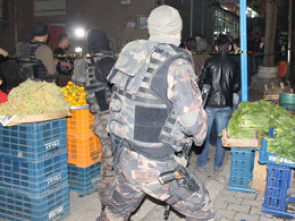 Diyarbakır'da Polise Silahlı Saldırı