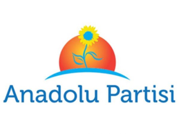 Tarhan, Yeni Parti Kurarak Tanıtımını Yaptı