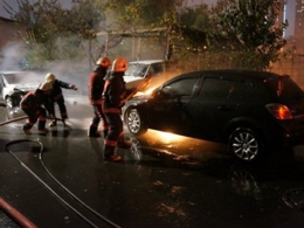 İstanbul'da 20 Araç Kundaklandı