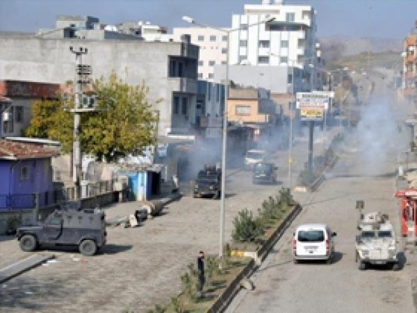 Öğretmen Servis Aracına Silahlı Saldırı 