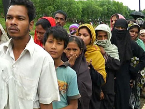 Rohingya Müslümanlarının Kaçışı Sürüyor