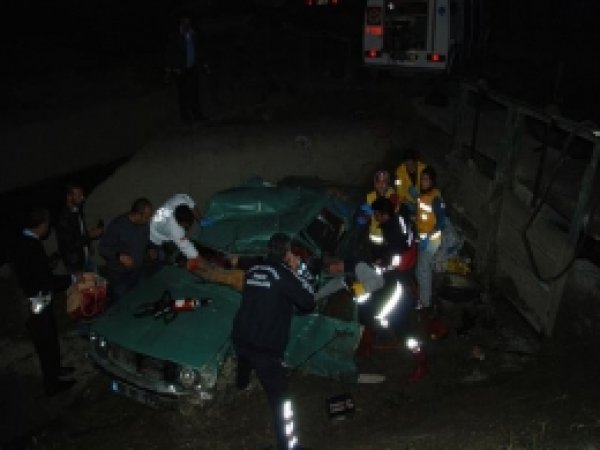 Tarsus'ta Otomobil  DSİ Kanalına Uçtu: 1 Ölü, 1 Yaralı 