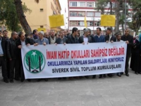'İHL'ye Saldırıların Hedefinde İslami Değerler Var'