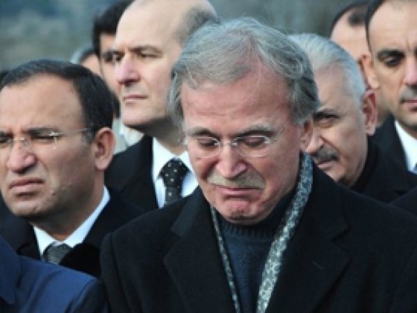 M. Ali Şahin, Eşini Gözyaşlarıyla Uğurladı