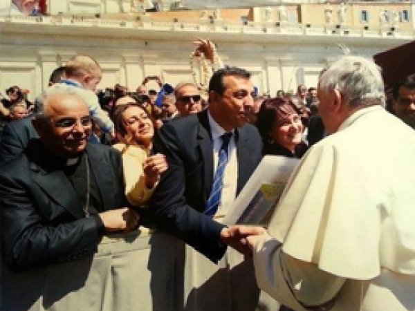 Francesco, Demirbaş'ı Ayine Davet Etti