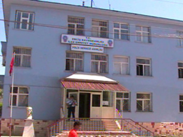 'Erciş Emniyeti'nde Çıplak Arama' İddiası