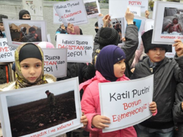 Kafkas Çocuklar Putin'i Protesto Etti
