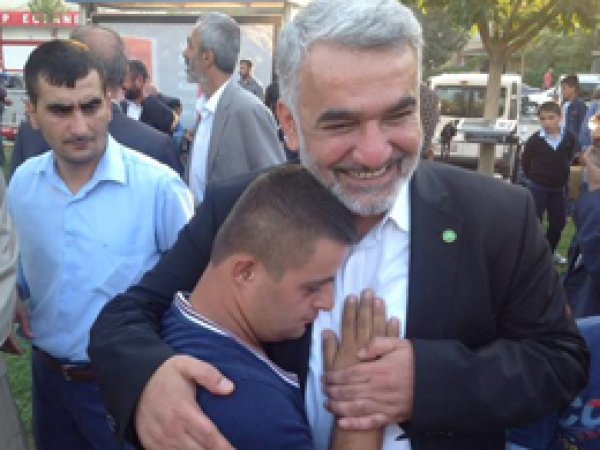 Yapıcıoğlu, 'Engellileri' Bağrına Bastı