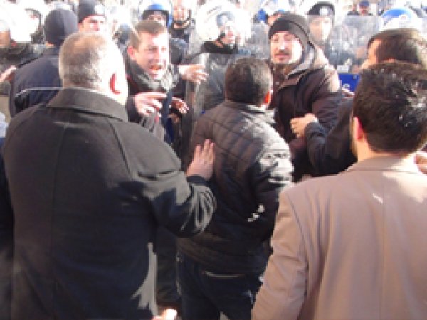 Muş'ta 17-25 Aralık protestosunda gerginlik