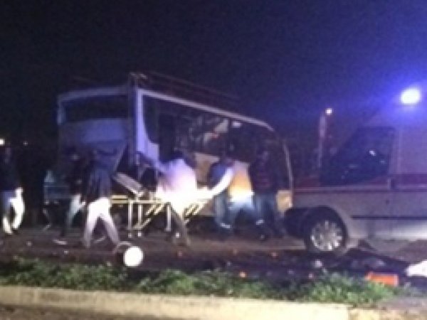 Adana’da TIR ile minibüs çarpıştı: 18 yaralı