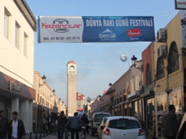 Adana’da 'Dünya Rakı Günü' rezaleti