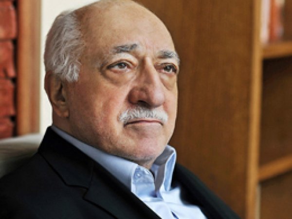 'Kırmızı bülten'i uygulamak siyasi bir tavır