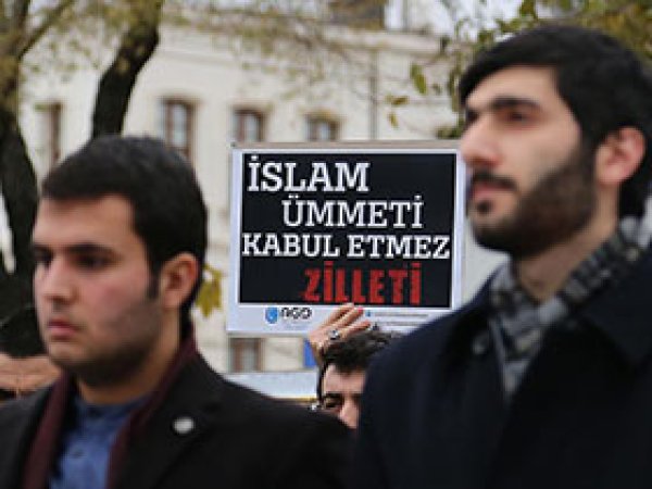 Fatih'te 'Yılbaşı kutlaması' protestosu