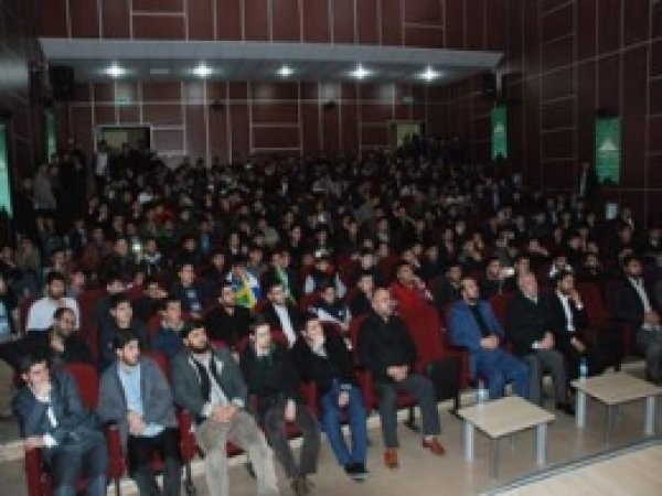 'Hür Gençlik ile Aydınlık Yarınlara' Konferansı