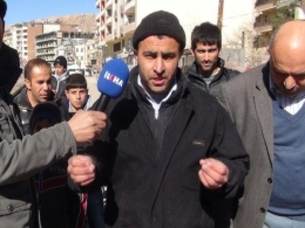 Silvan Esnafı Bozuk Yol Sorunu için Yol Kapattı 