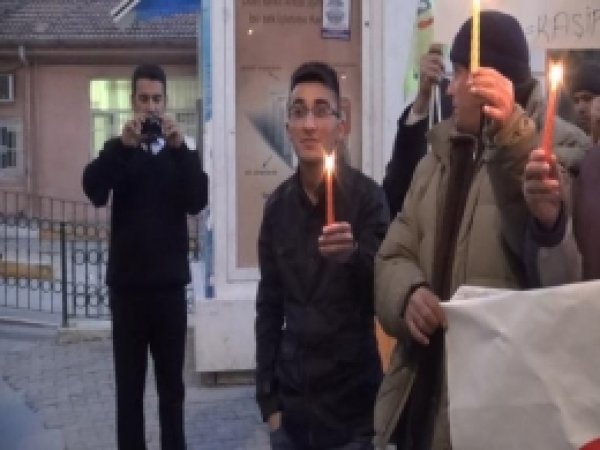 İşten Çıkartılan Taşeron İşçilerden Mumlu Eylem 