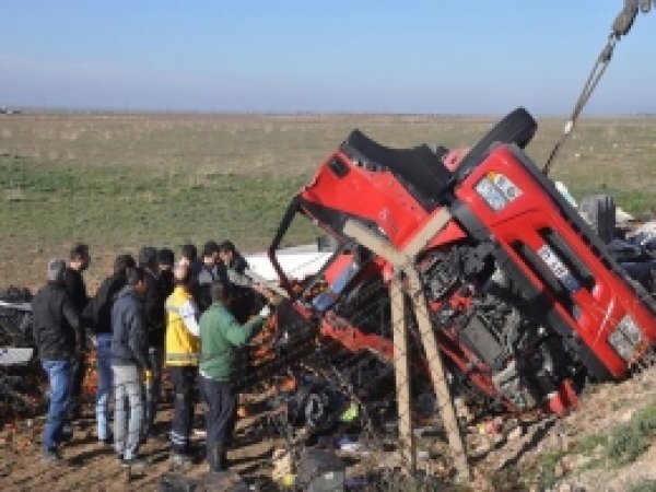 TIR Mayınlı Alana Devrildi: 3 Ölü 
