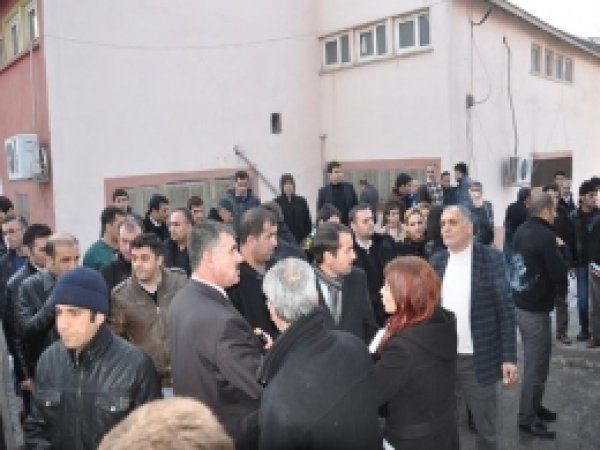 Hastane Çalışanlarından, Başhekimin İstifasına Tepki 