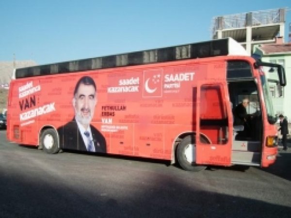 Van'da Saadet Partisi Seçim Otobüsüne Saldırı 
