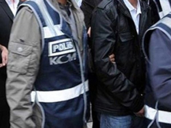Markette Hırsızlık Yapan 3 Zanlı Yakalandı 