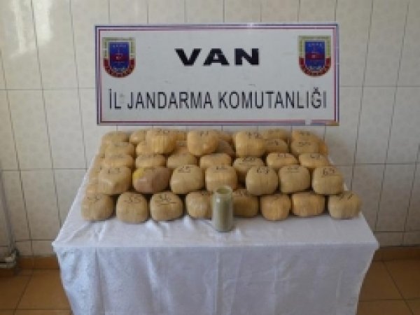 Evde 74 Kilo Esrar Ele Geçirildi 