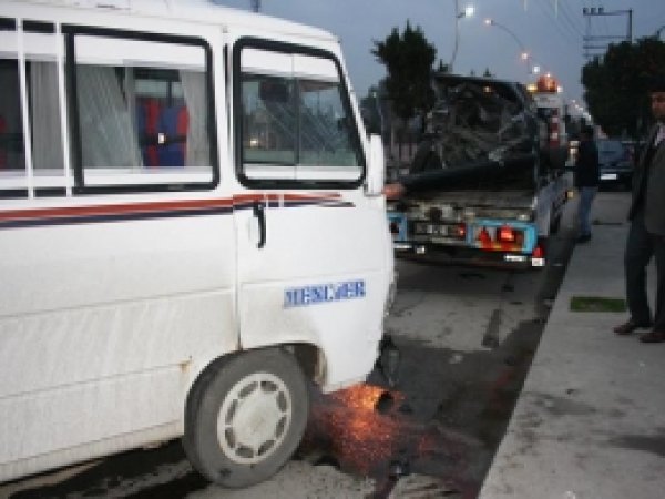 Tarsus'ta İşçileri Taşıyan Araç Kaza Yaptı 5 Yaralı 