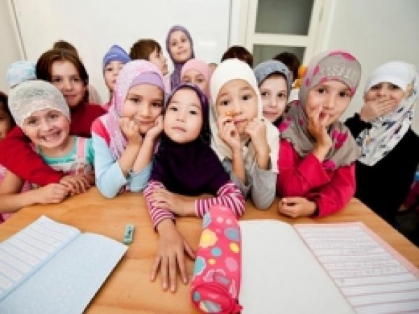 Muhacir Okulu Yeni Binasında 