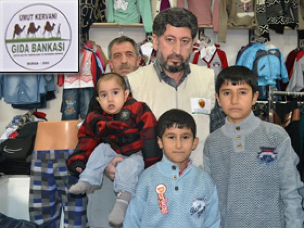 Bursa Umut Kervanı Yetimleri Giydirdi 