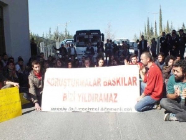 Mersin Üniversitesi Öğrencilerimden Protesto 