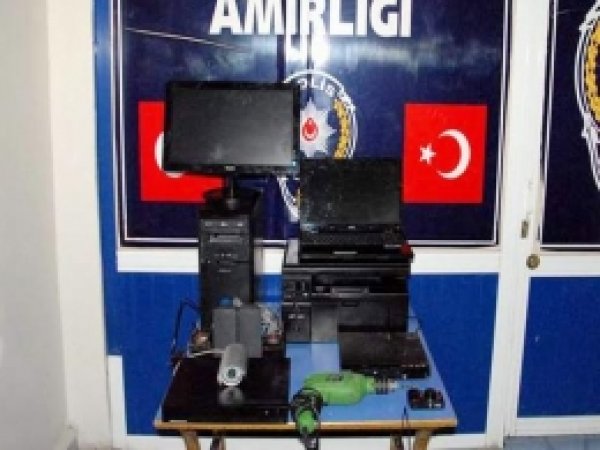 Siverek'te Okullara Dadanan Hırsızlar Yakalandı 
