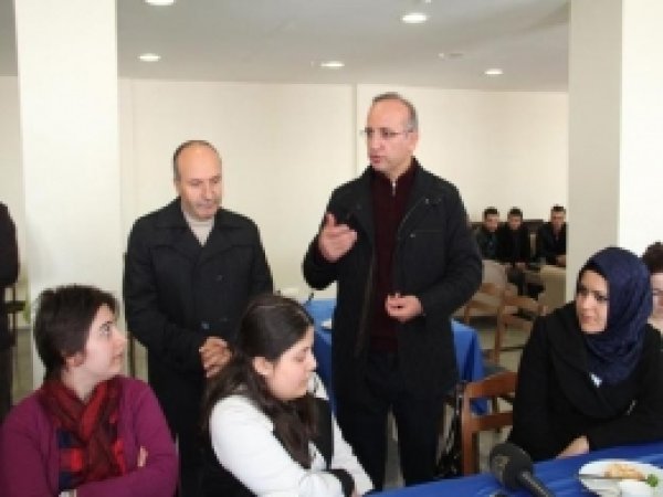 Bitlis Valisi Yeni Atanan Öğretmenlerle Bir Araya Geldi 