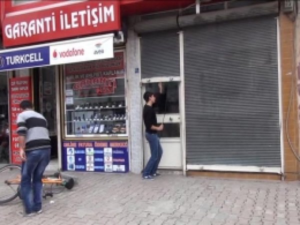 PKK/BDP'liler Tehditle  Kepenk Kapattırdı 