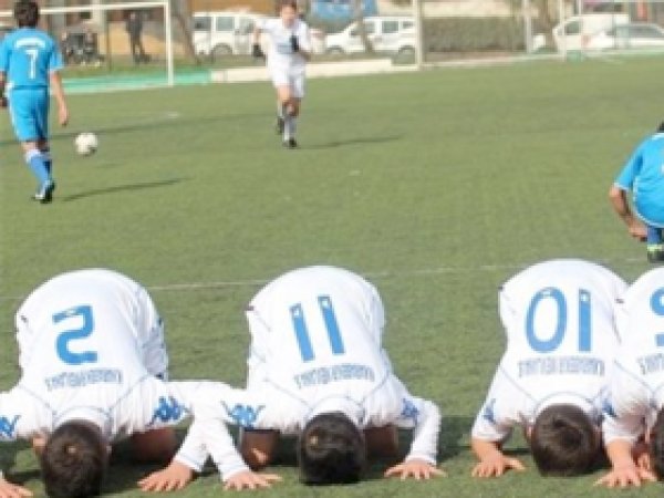 Gol Sevincini Secde Ederek Sergilediler