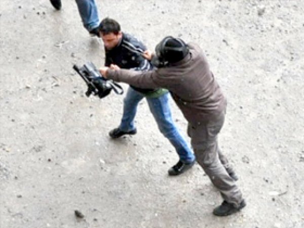 'Polisten Gazeteciye Tehdit ve Darp' İddiası