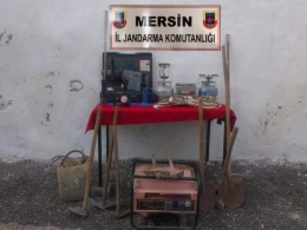 Mersin'de Kaçak Kazı Yapan 4 Kişi Yakalandı 