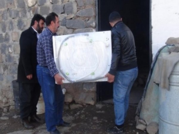 HÜDA-PAR'lılar Muhtaç Aileye Yardım Etti 