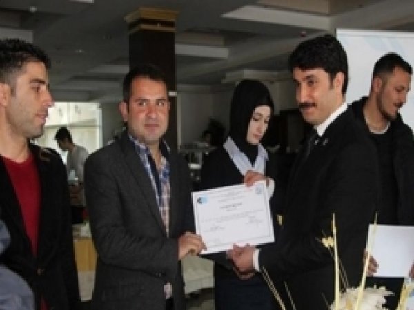 Genç Girişimcilere Sertifikaları Verildi 