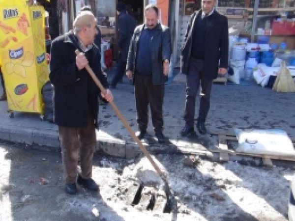 Tatvan  Esnafı Hizan Durağından Lağım Soluyor 